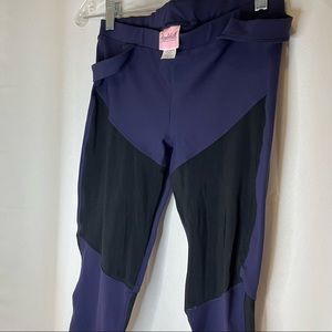 Bombshell Sportswear size small workout leggings.